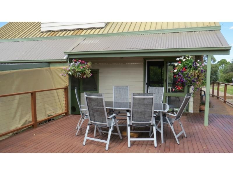 11 Lake Grove, Metung VIC 3904
