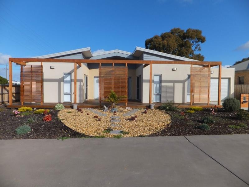 1 Eaton Place, Paynesville VIC 3880