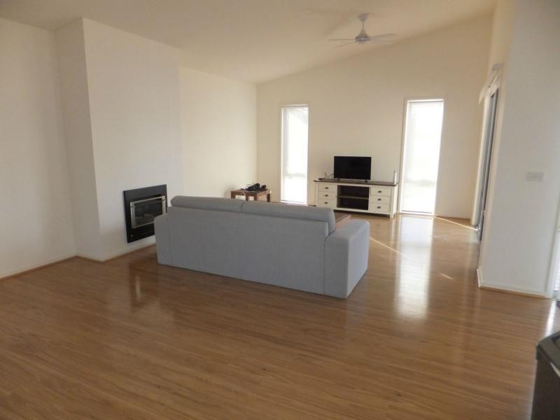 1 Eaton Place, Paynesville VIC 3880