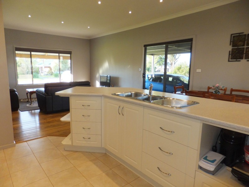 6 Upland Street, Lindenow South VIC 3875