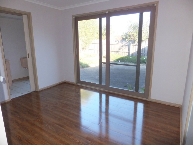 64 Balmoral Crescent, Bairnsdale VIC 3875