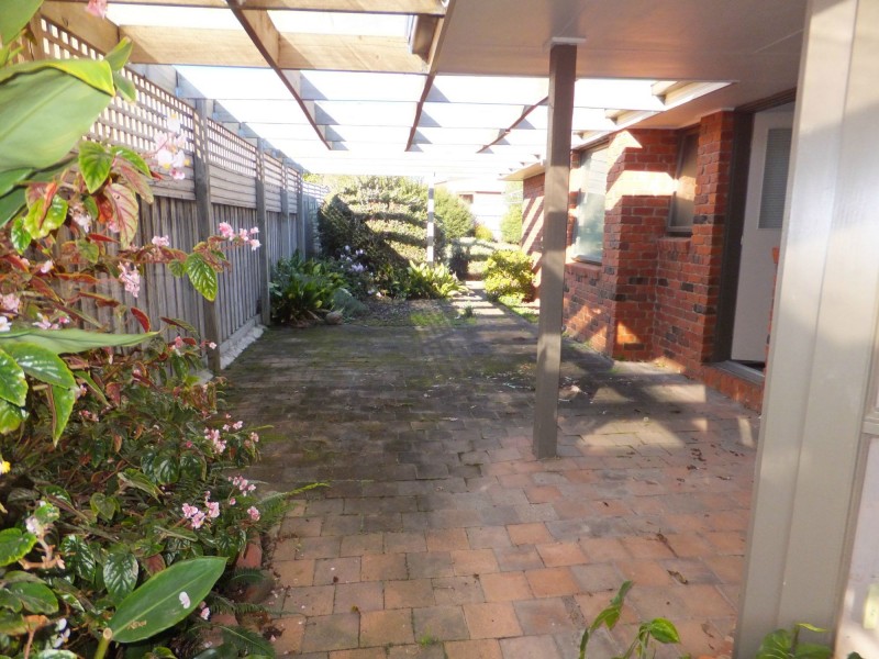 64 Balmoral Crescent, Bairnsdale VIC 3875
