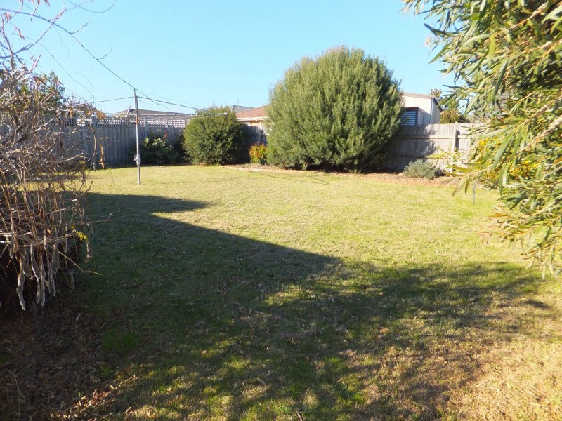 64 Balmoral Crescent, Bairnsdale VIC 3875