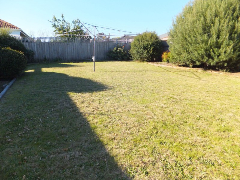 64 Balmoral Crescent, Bairnsdale VIC 3875