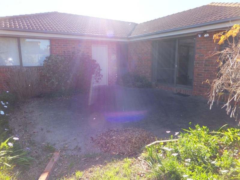 64 Balmoral Crescent, Bairnsdale VIC 3875