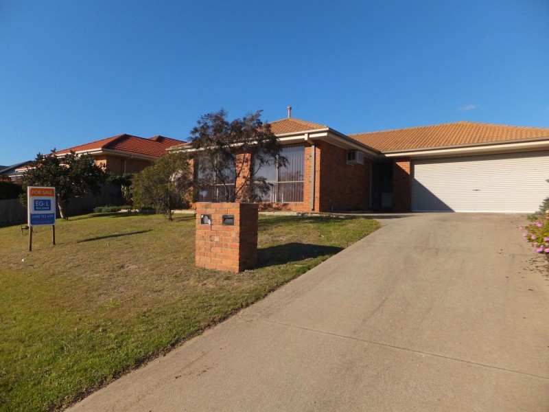 64 Balmoral Crescent, Bairnsdale VIC 3875