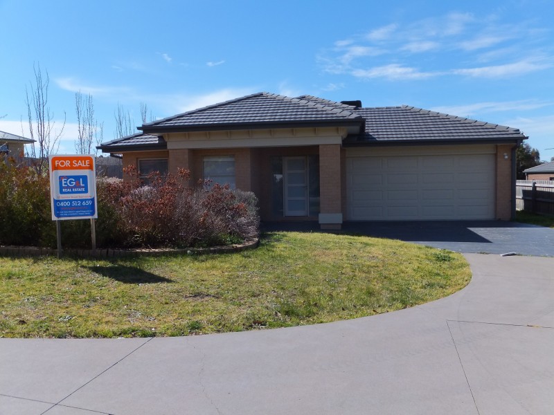 8 Stewart Place, Bairnsdale VIC 3875