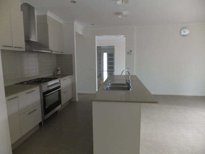 8 Stewart Place, Bairnsdale VIC 3875