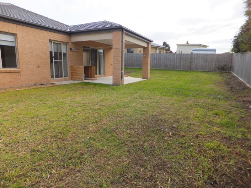 8 Stewart Place, Bairnsdale VIC 3875