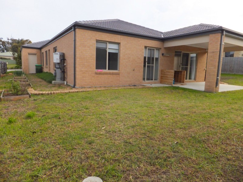 8 Stewart Place, Bairnsdale VIC 3875
