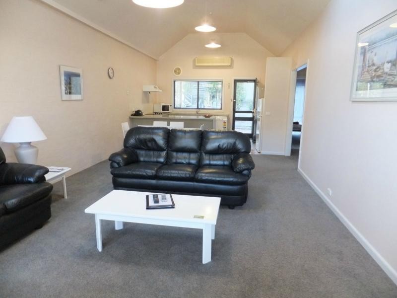 12/2-18 Nicholas Avenue, Metung VIC 3904