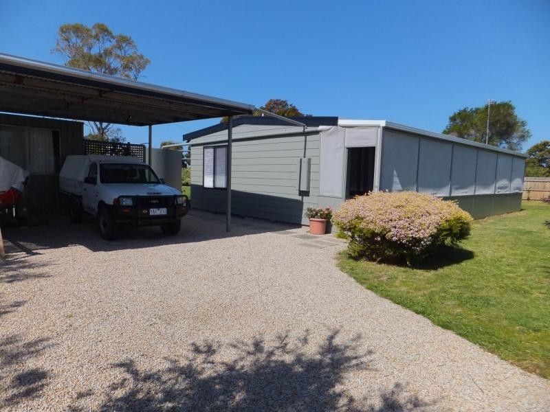 3 Lake Tide Avenue, Newlands Arm VIC 3875
