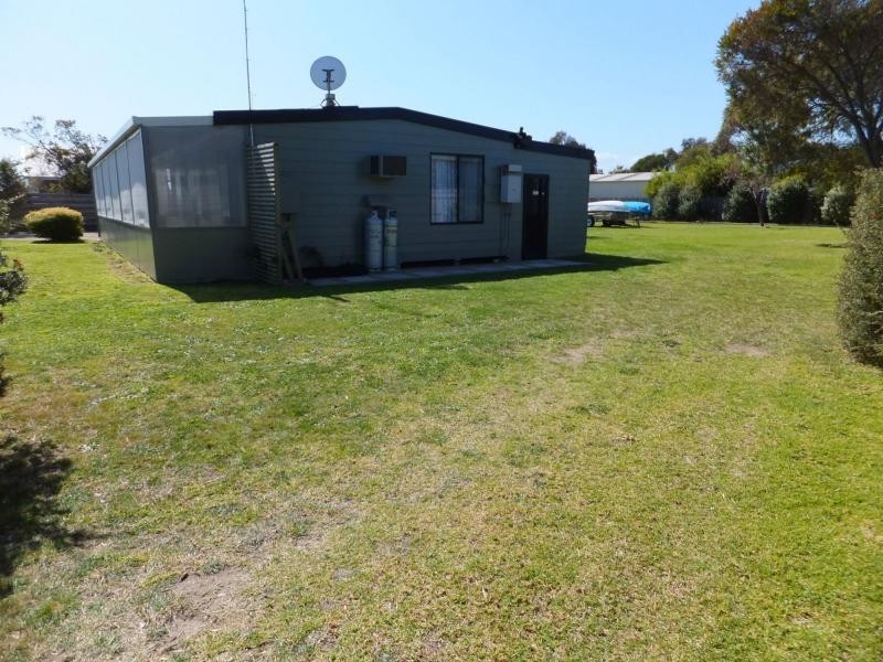 3 Lake Tide Avenue, Newlands Arm VIC 3875