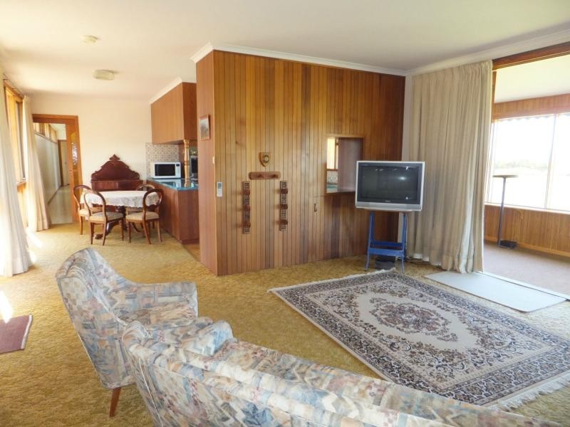 185 Gravelly Point Road, Raymond Island VIC 3880