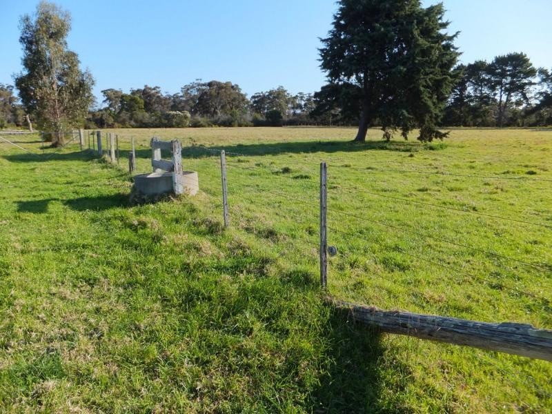 185 Gravelly Point Road, Raymond Island VIC 3880