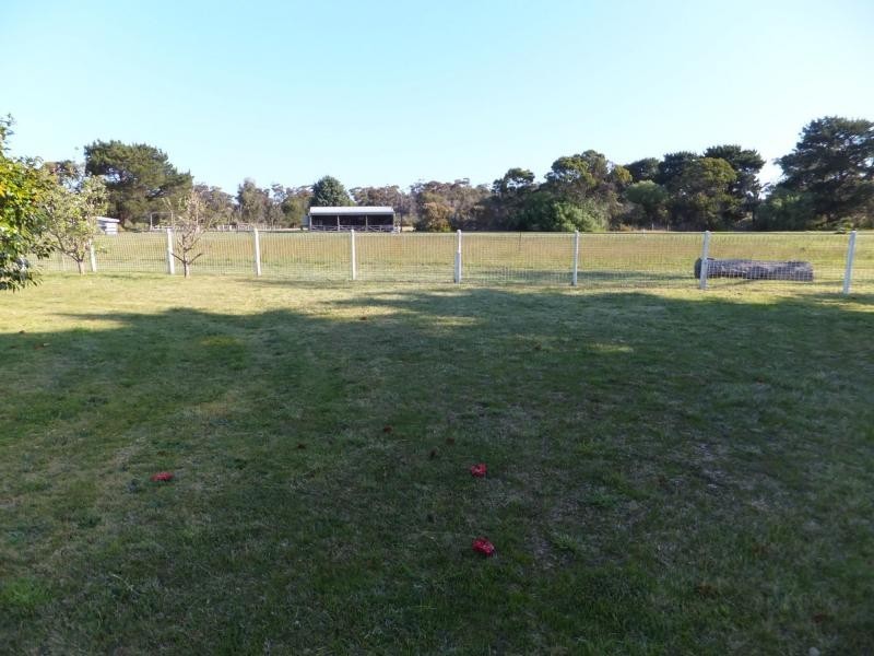 185 Gravelly Point Road, Raymond Island VIC 3880