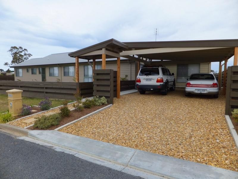 2 Lake Tide Avenue, Newlands Arm VIC 3875