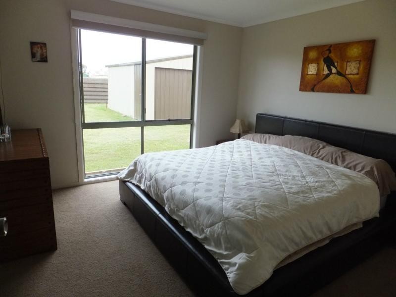 2 Lake Tide Avenue, Newlands Arm VIC 3875