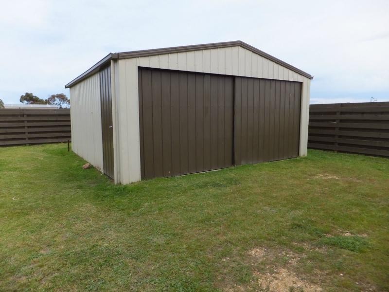 2 Lake Tide Avenue, Newlands Arm VIC 3875