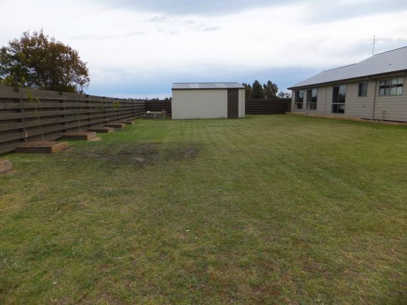 2 Lake Tide Avenue, Newlands Arm VIC 3875