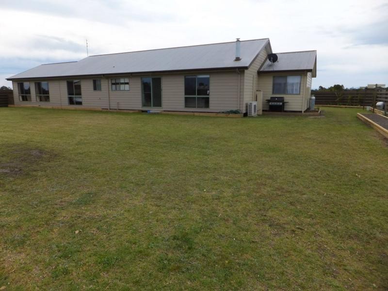 2 Lake Tide Avenue, Newlands Arm VIC 3875