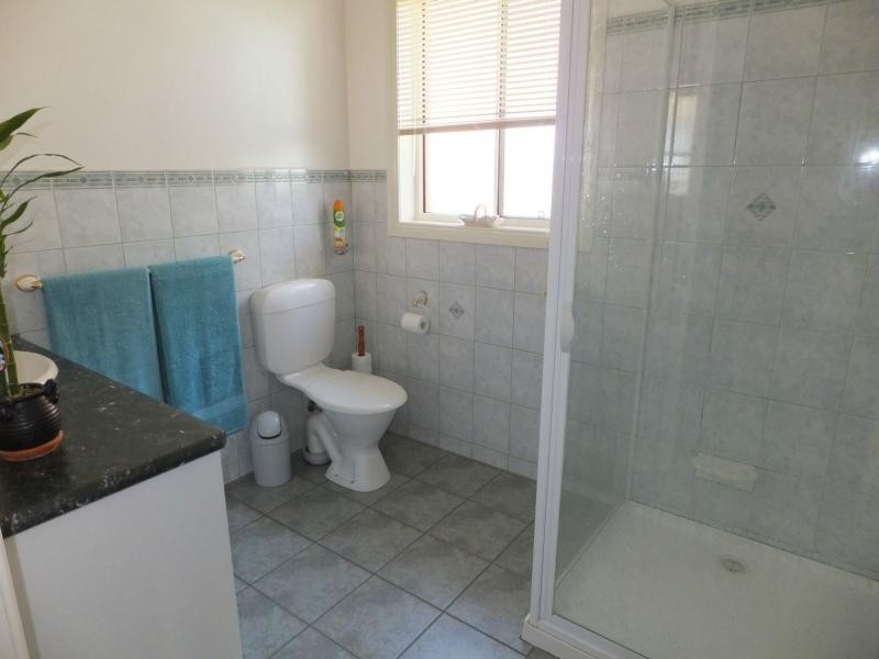 6 McMahons Road, Lakes Entrance VIC 3909