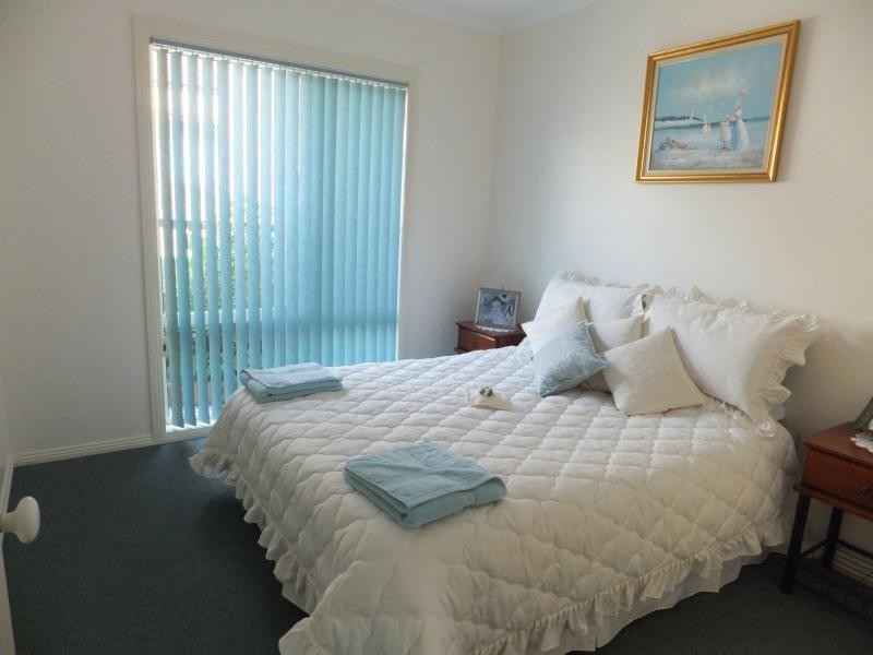 6 McMahons Road, Lakes Entrance VIC 3909