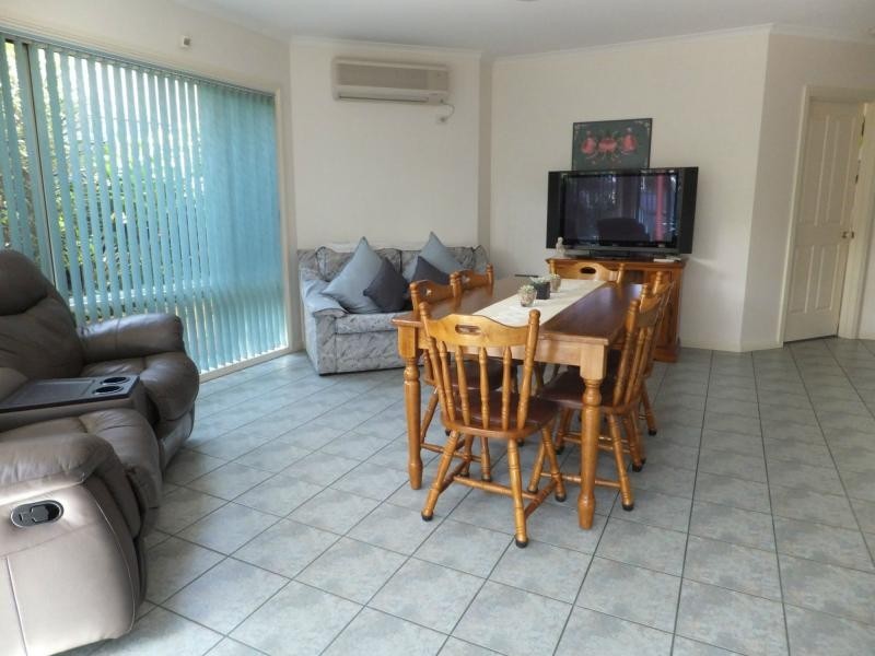 6 McMahons Road, Lakes Entrance VIC 3909