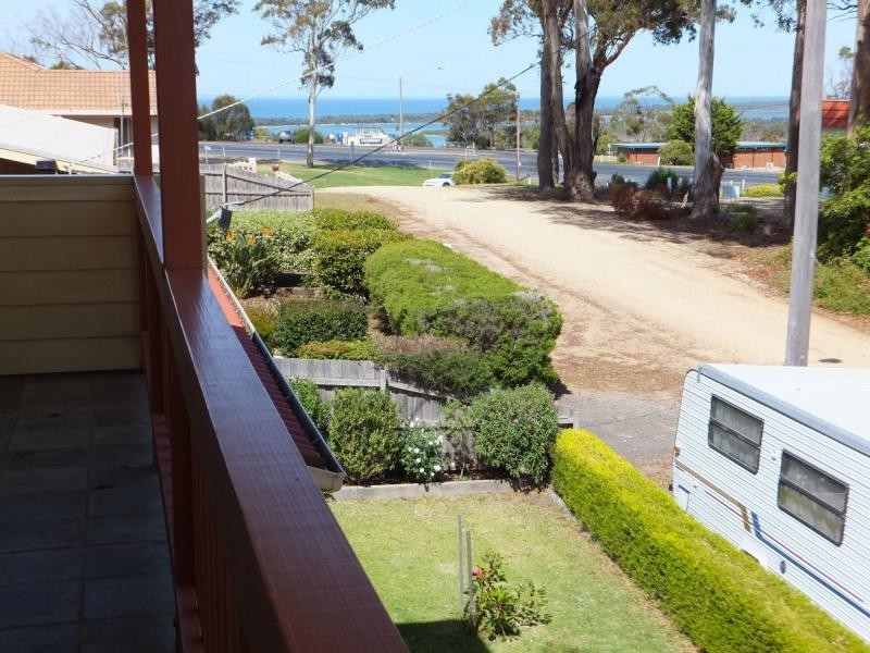 6 McMahons Road, Lakes Entrance VIC 3909
