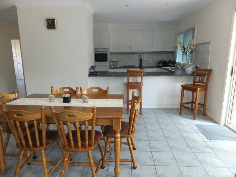 6 McMahons Road, Lakes Entrance VIC 3909
