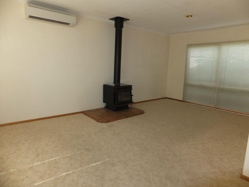 6 Hugh Court, Bairnsdale VIC 3875