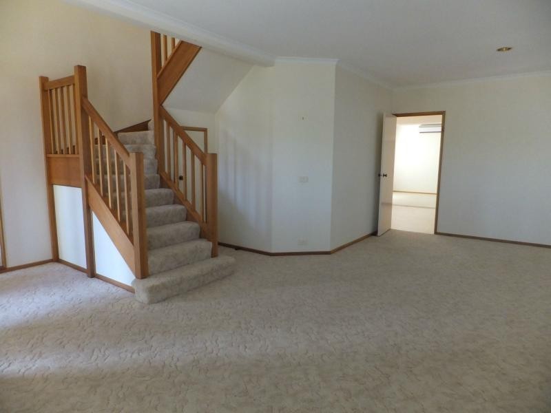 6 Hugh Court, Bairnsdale VIC 3875