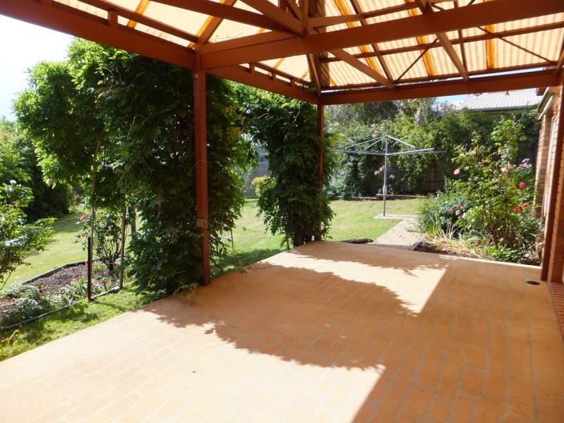 6 Hugh Court, Bairnsdale VIC 3875