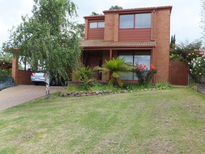6 Hugh Court, Bairnsdale VIC 3875