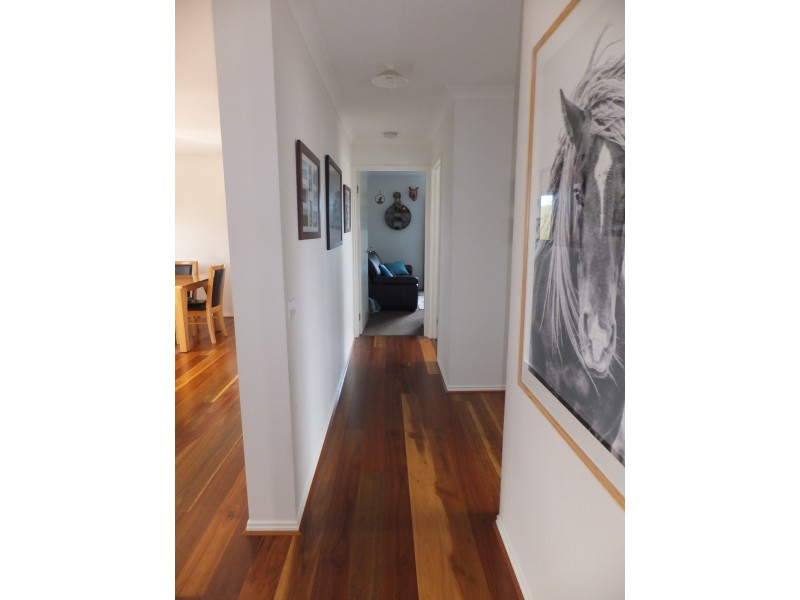 90 Gatehouse Dr, Bairnsdale VIC 3875