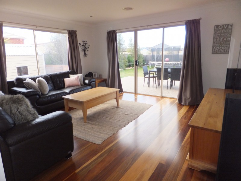 90 Gatehouse Dr, Bairnsdale VIC 3875