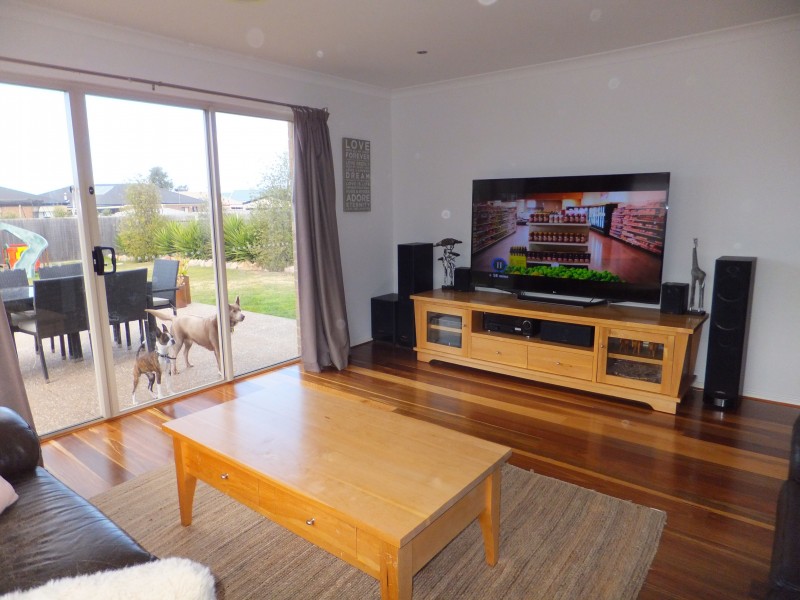 90 Gatehouse Dr, Bairnsdale VIC 3875