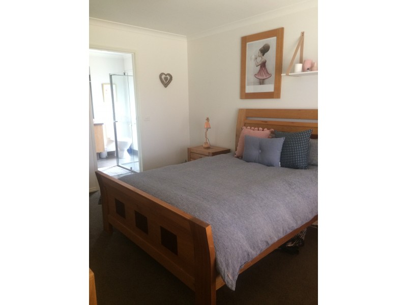 90 Gatehouse Dr, Bairnsdale VIC 3875