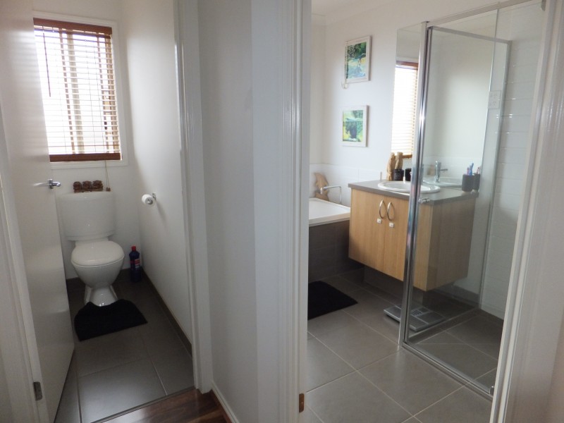 90 Gatehouse Dr, Bairnsdale VIC 3875