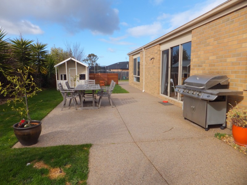 90 Gatehouse Dr, Bairnsdale VIC 3875