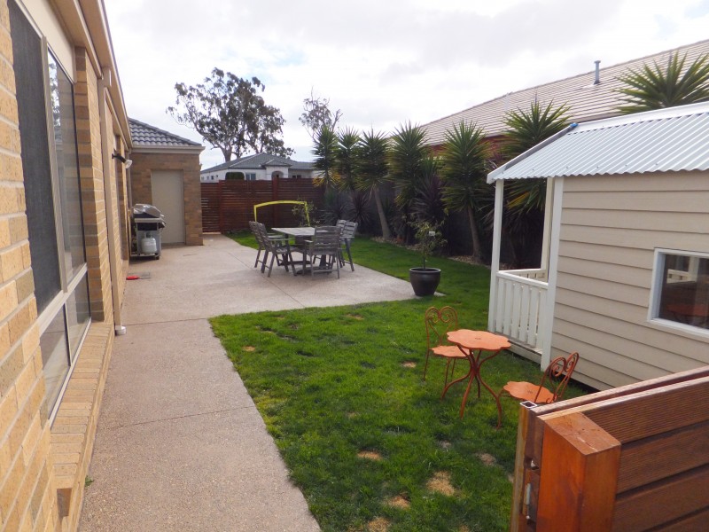 90 Gatehouse Dr, Bairnsdale VIC 3875