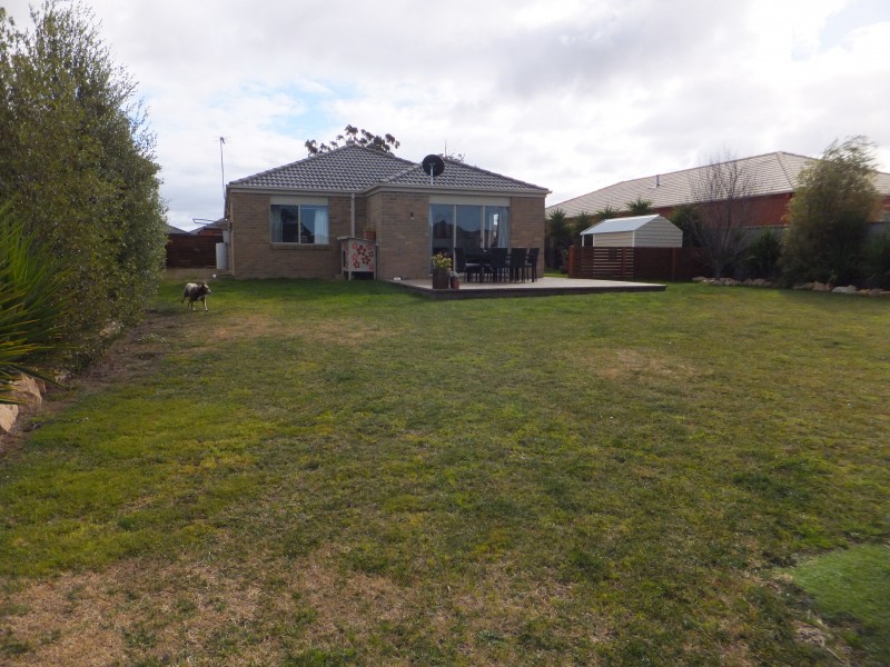 90 Gatehouse Dr, Bairnsdale VIC 3875