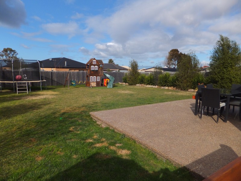 90 Gatehouse Dr, Bairnsdale VIC 3875