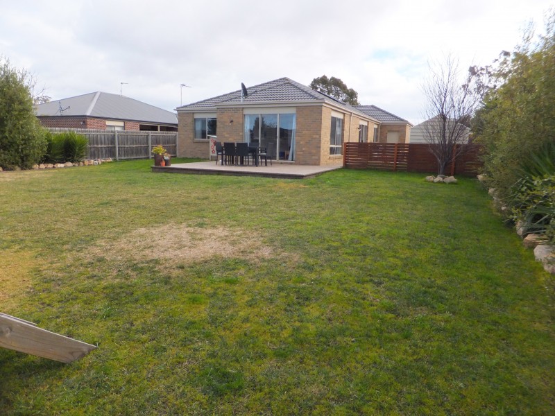 90 Gatehouse Dr, Bairnsdale VIC 3875