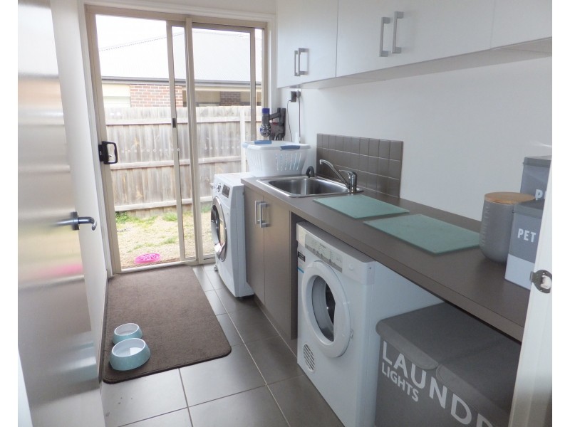 90 Gatehouse Dr, Bairnsdale VIC 3875