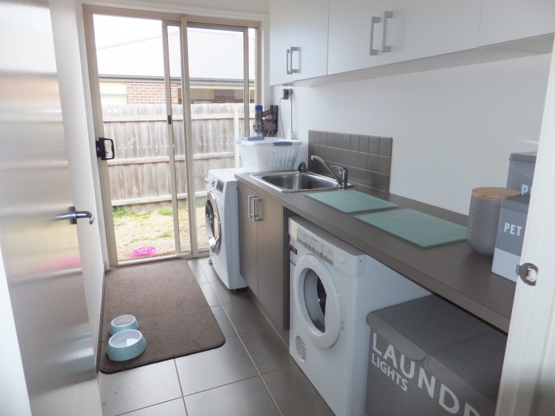 90 Gatehouse Dr, Bairnsdale VIC 3875