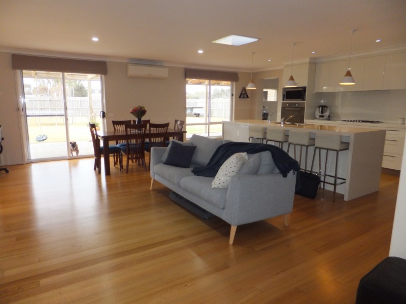 7 Lake Inlet Ave, Newlands Arm VIC 3875