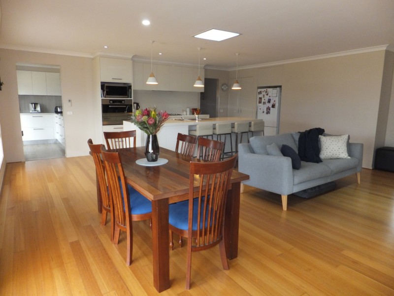 7 Lake Inlet Ave, Newlands Arm VIC 3875