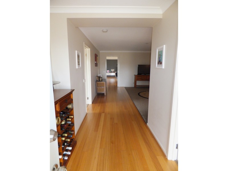 7 Lake Inlet Ave, Newlands Arm VIC 3875