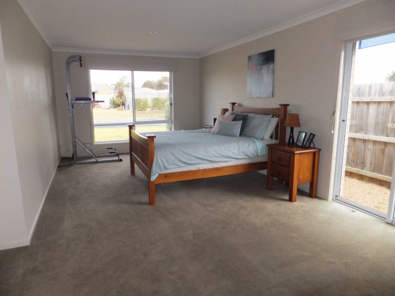 7 Lake Inlet Ave, Newlands Arm VIC 3875